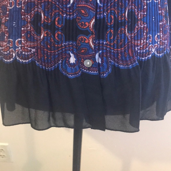 Button-down blouse. Ribbed. - Picture 2 of 4